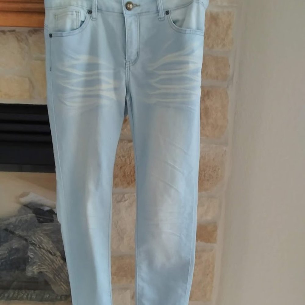 Cover Girl Distressed skinny jeans